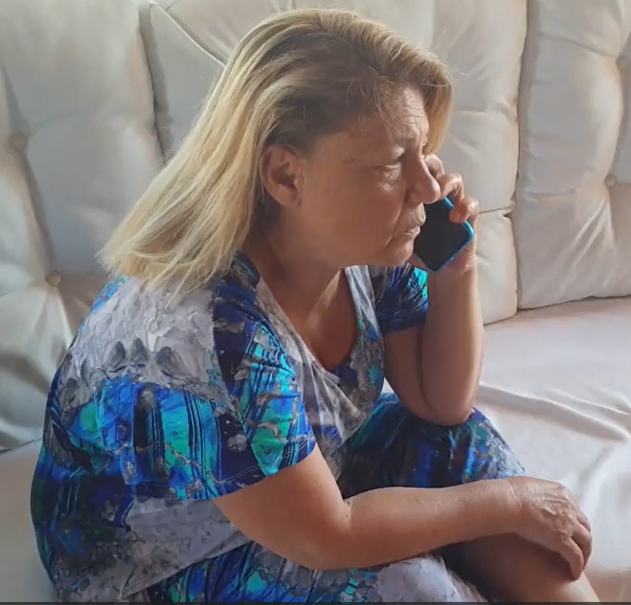 Elderly-woman-on-couch-on-phone-PC daily call